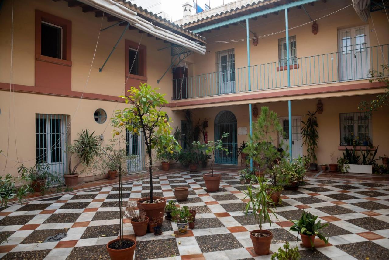 180 Home Ideal Apartamento Con Patio San Bernardo 2 Sevilla Bagian luar foto