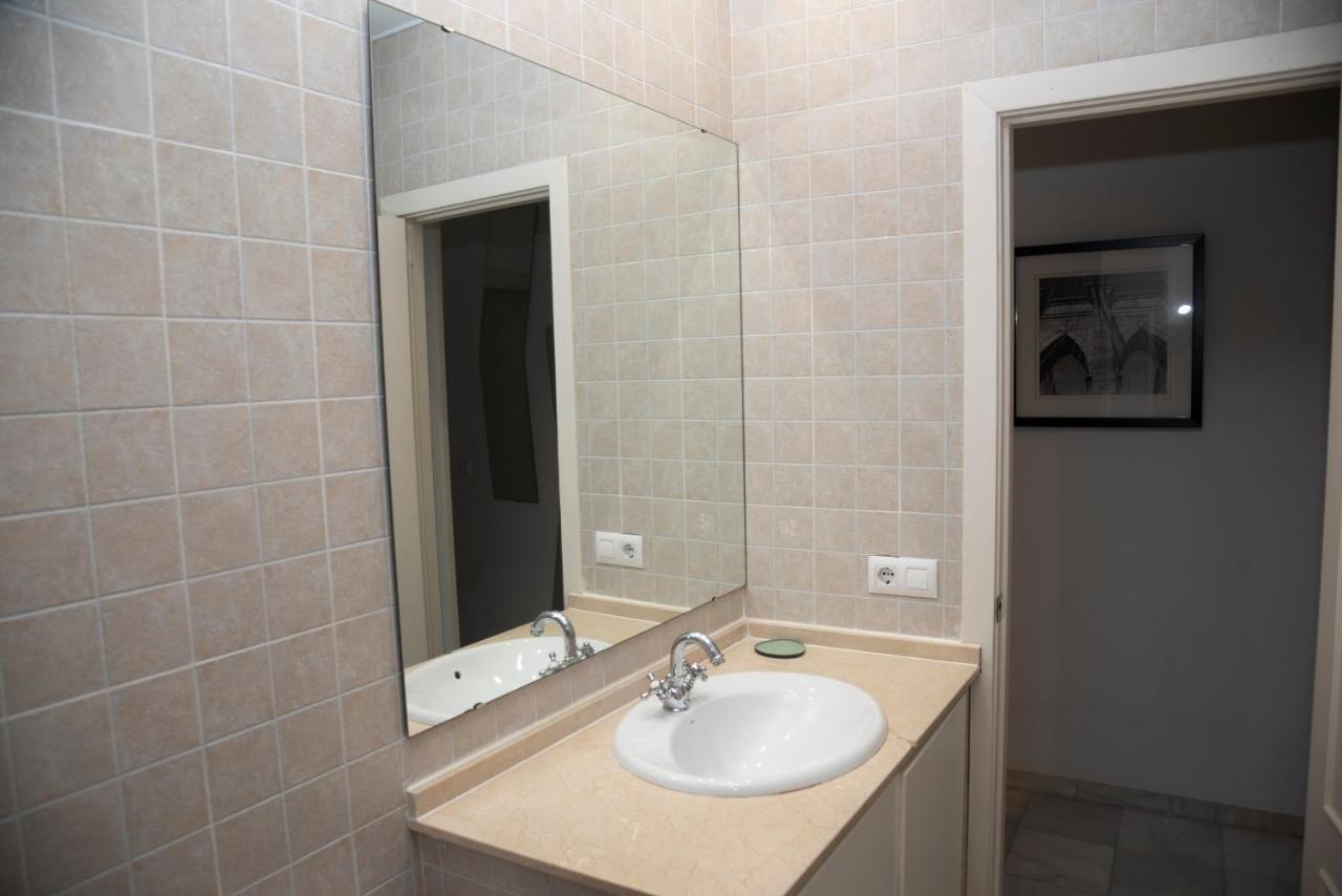 180 Home Ideal Apartamento Con Patio San Bernardo 2 Sevilla Bagian luar foto